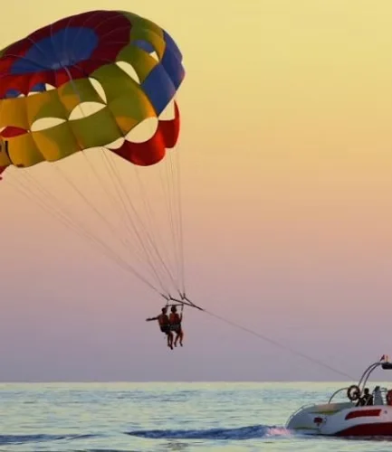 Parasailing - vuelo sobre el mar en Roatán